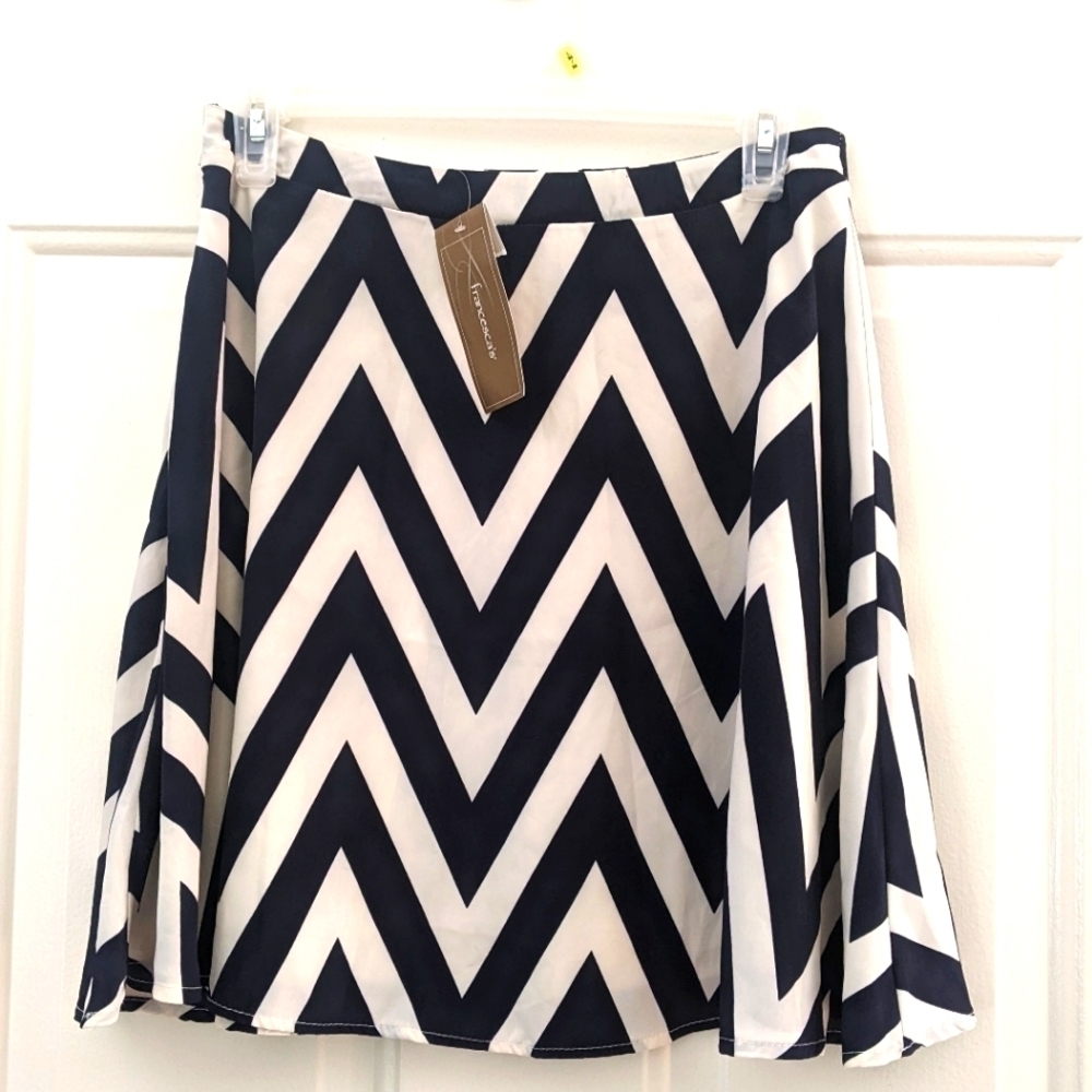 Francesca’s Bubble Chevron Pattern Medium, A Line, Blue and White NWT